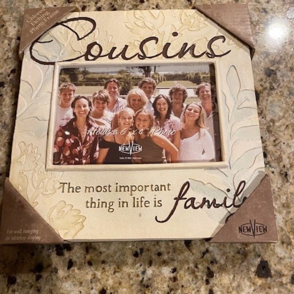 NEW 6 by 4 inch picture frame